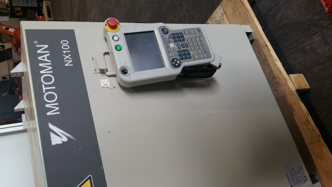 MOTOMAN EA1900 . NX100 